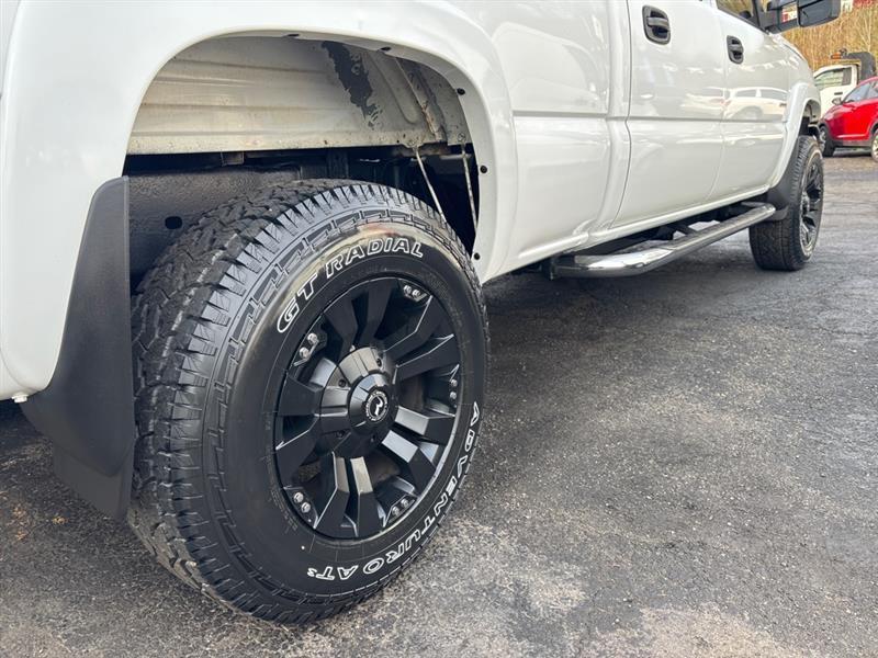 Chevrolet Silverado 2500HD LT Crew Cab Long Bed 4WD 2005