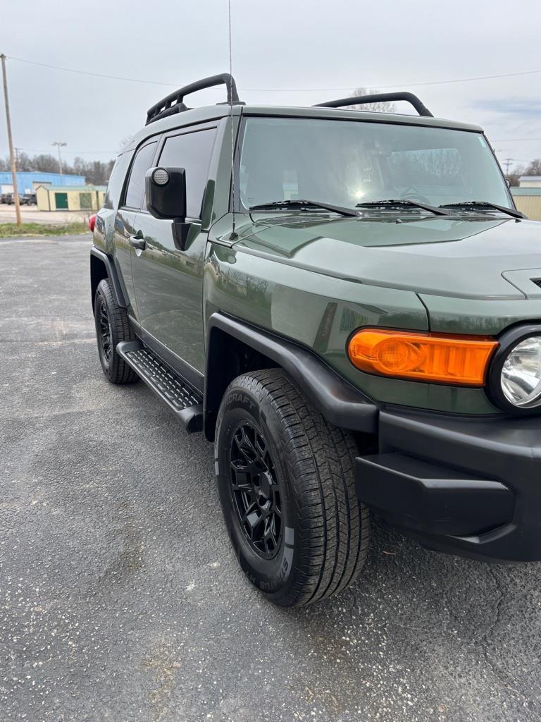 Toyota FJ Cruiser 4WD AT 2012