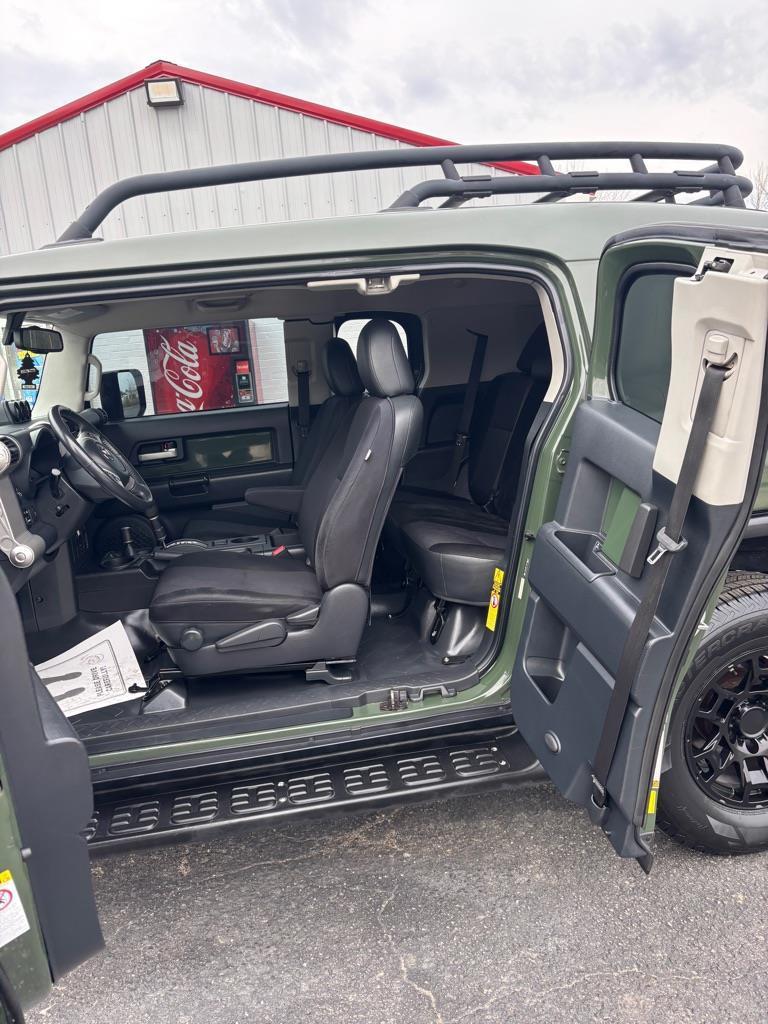Toyota FJ Cruiser 4WD AT 2012