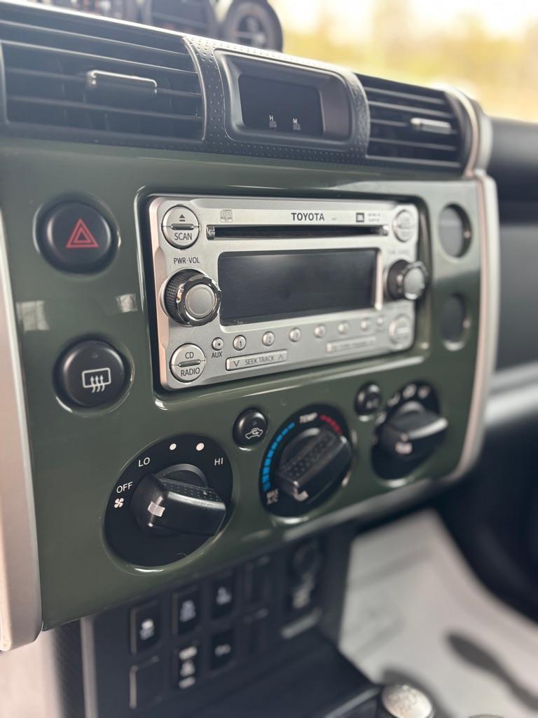 Toyota FJ Cruiser 4WD AT 2012