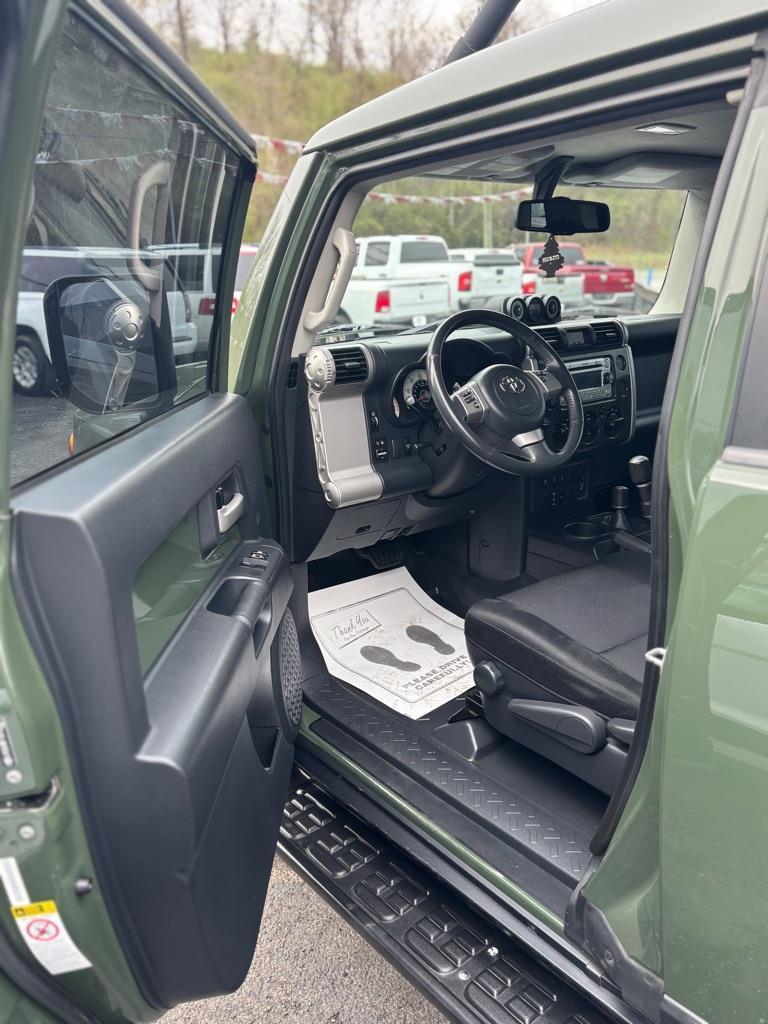 Toyota FJ Cruiser 4WD AT 2012