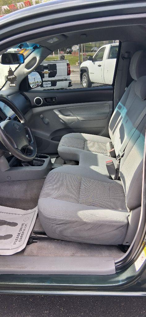 Toyota Tacoma Regular Cab 4WD 2011