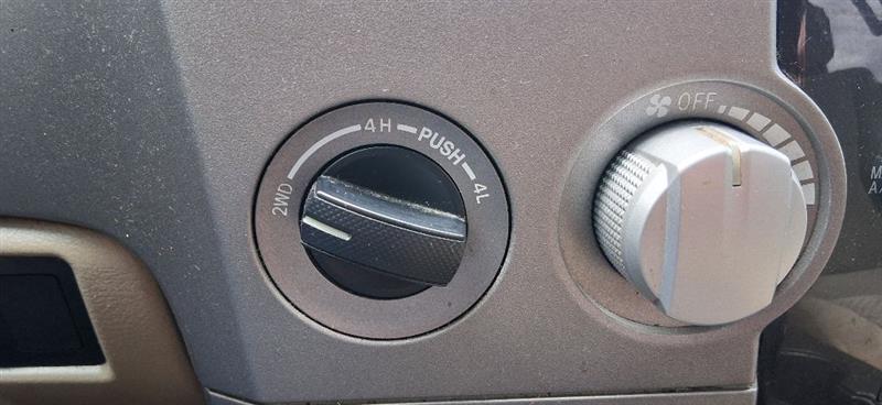 Toyota Tundra Tundra-Grade 5.7L FFV Double Cab 4WD 2010