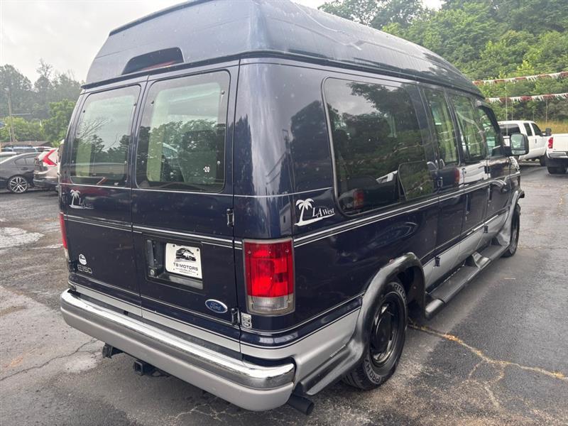 Ford Econoline E-150 2003