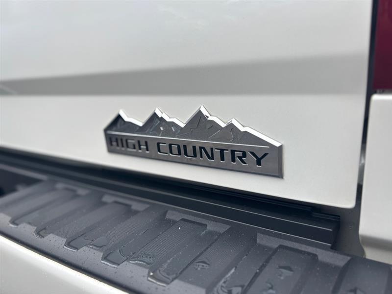 Chevrolet Silverado 1500 High Country Crew Cab Long Box 4WD 2017