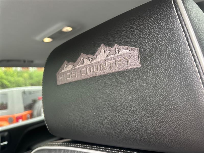 Chevrolet Silverado 1500 High Country Crew Cab Long Box 4WD 2017