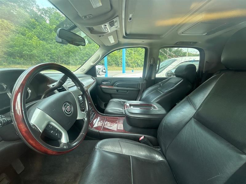 Cadillac Escalade AWD Luxury 2012