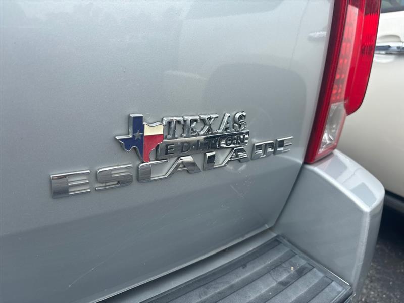 Cadillac Escalade AWD Luxury 2012