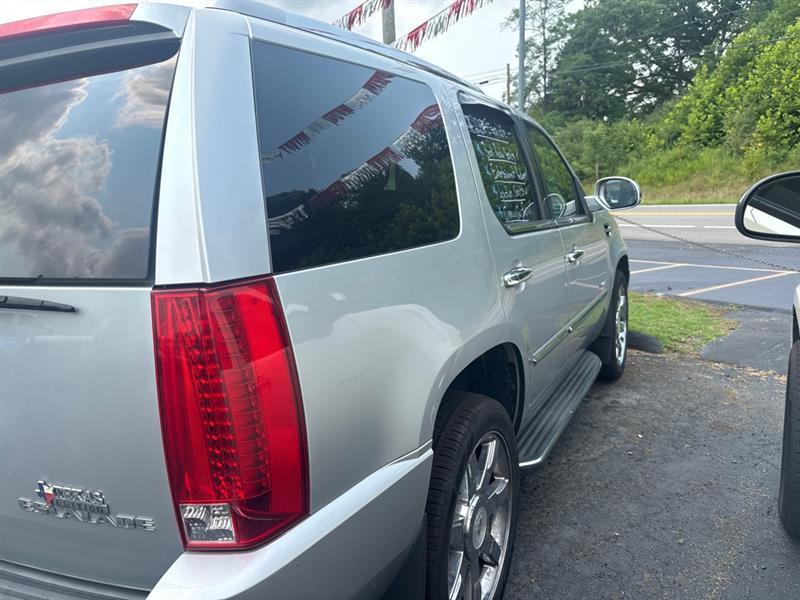 Cadillac Escalade AWD Luxury 2012