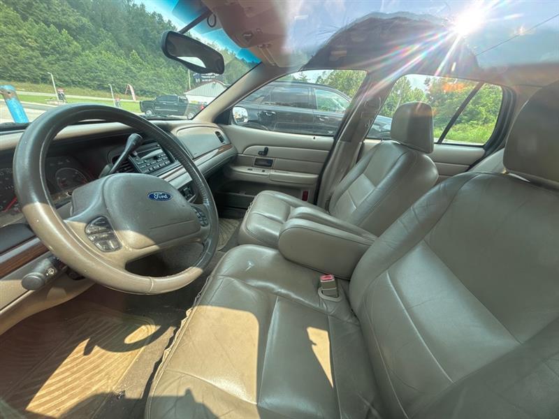 Ford Crown Victoria LX 2003