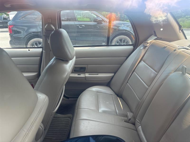 Ford Crown Victoria LX 2003