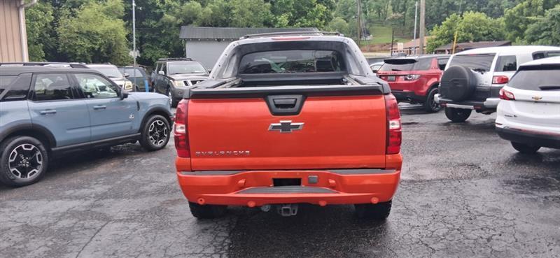 Chevrolet Avalanche LT 4WD 2011