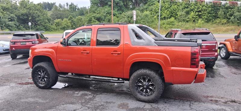 Chevrolet Avalanche LT 4WD 2011