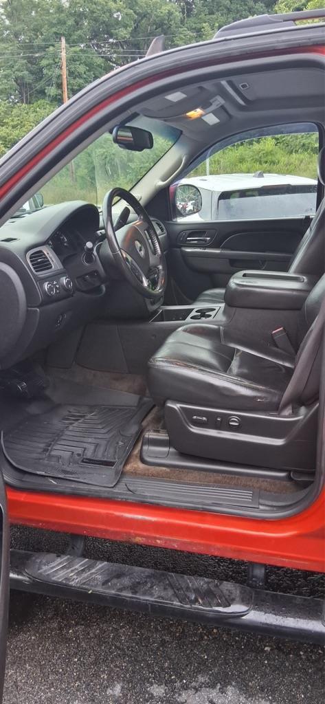 Chevrolet Avalanche LT 4WD 2011