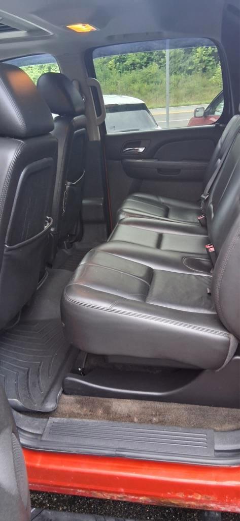 Chevrolet Avalanche LT 4WD 2011