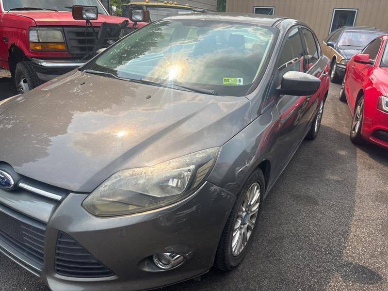 Ford Focus SE Sedan 2012