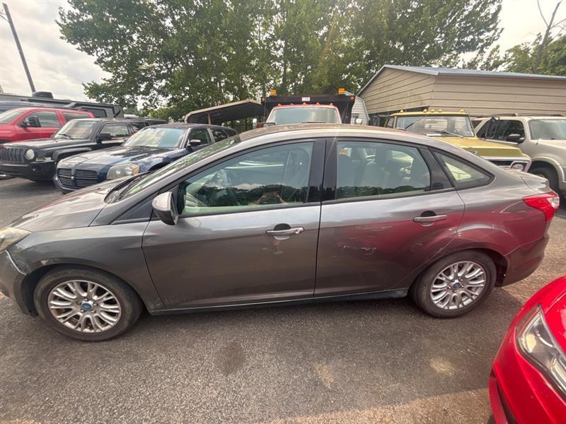 Ford Focus SE Sedan 2012