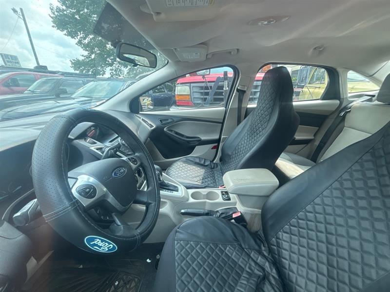 Ford Focus SE Sedan 2012
