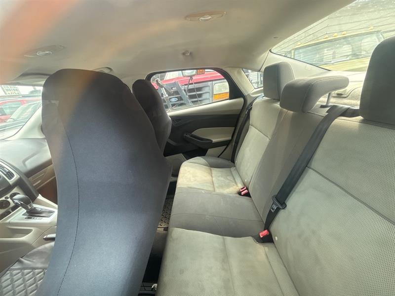 Ford Focus SE Sedan 2012