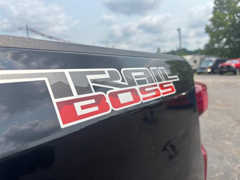 Chevrolet Silverado 1500 Custom Trail Boss Crew Cab Long Box 4WD 2020