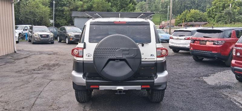 Toyota FJ Cruiser 4WD MT 2014