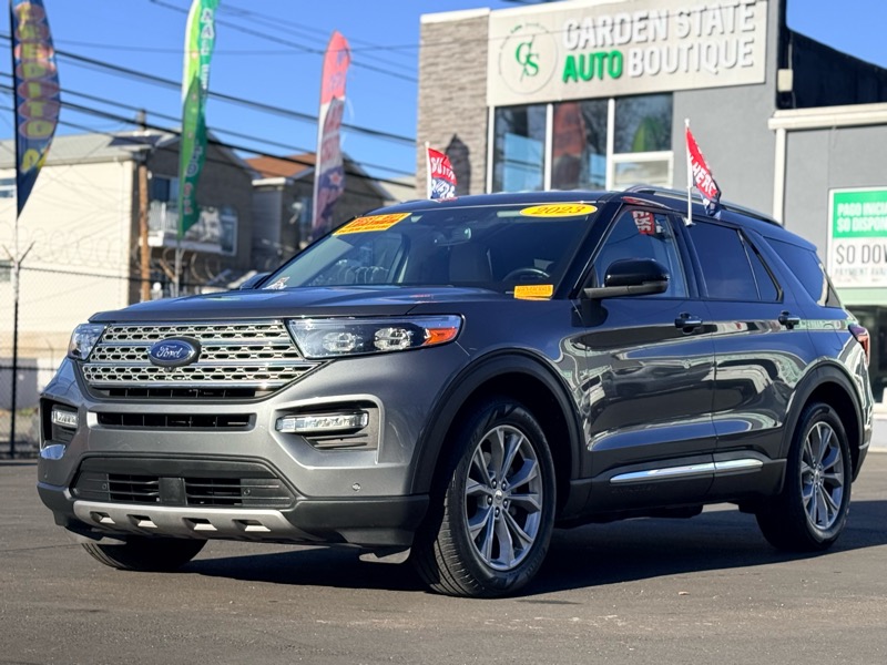 2023 Ford Explorer Limited's photo