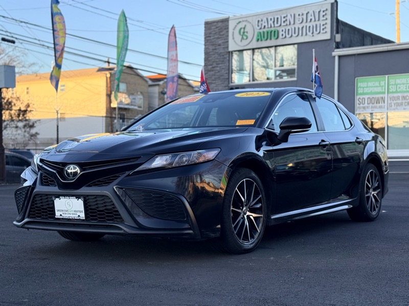 Toyota Camry SE 2022