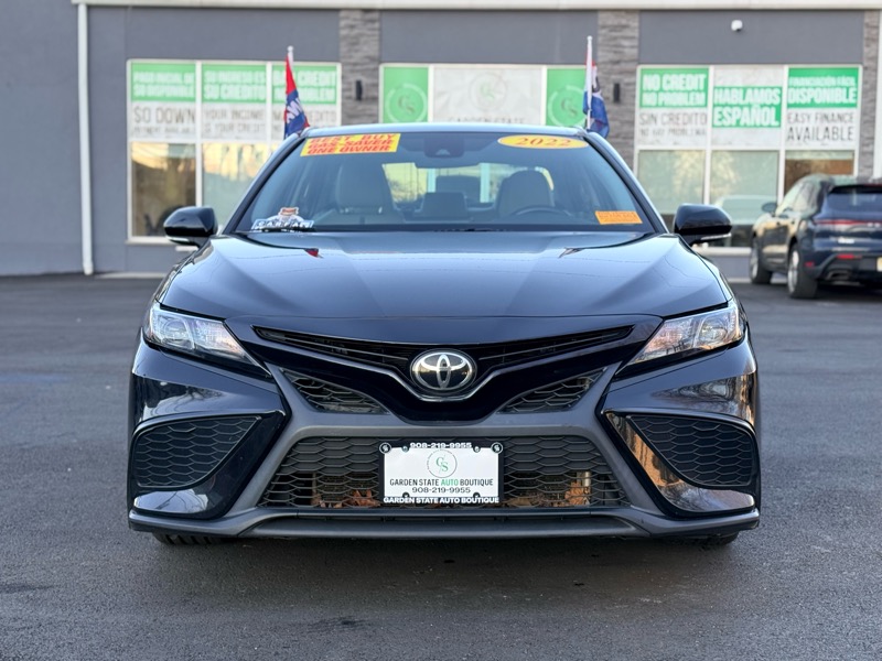 Toyota Camry SE 2022