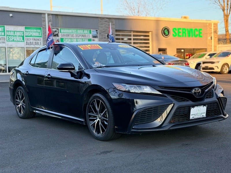 Toyota Camry SE 2022