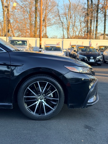 Toyota Camry SE 2022