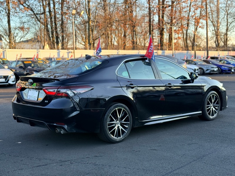 Toyota Camry SE 2022
