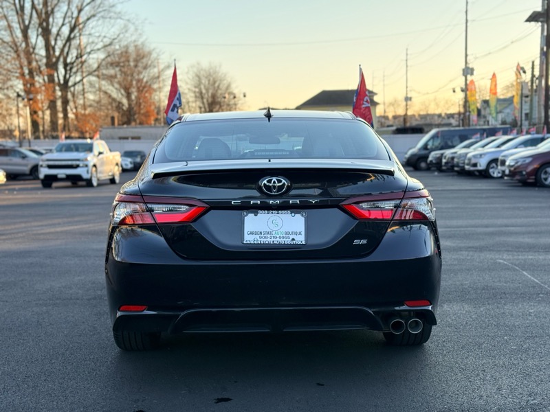 Toyota Camry SE 2022