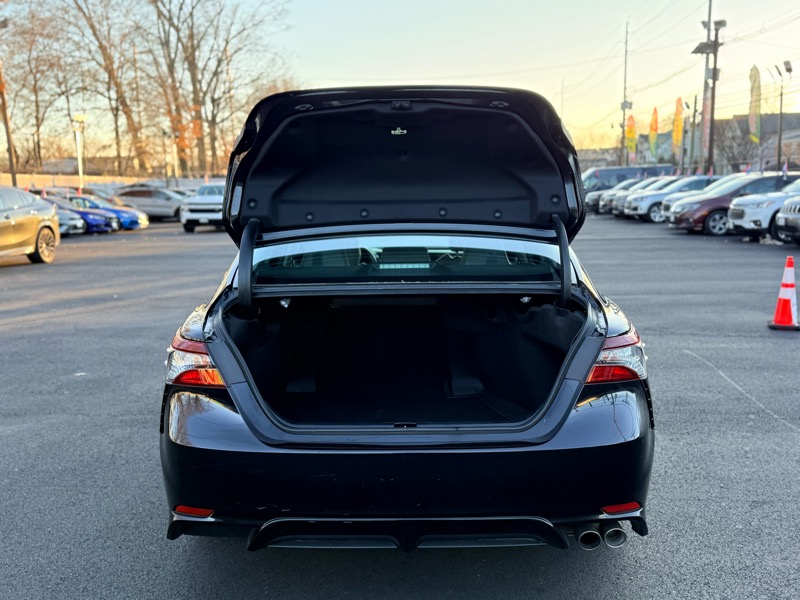 Toyota Camry SE 2022