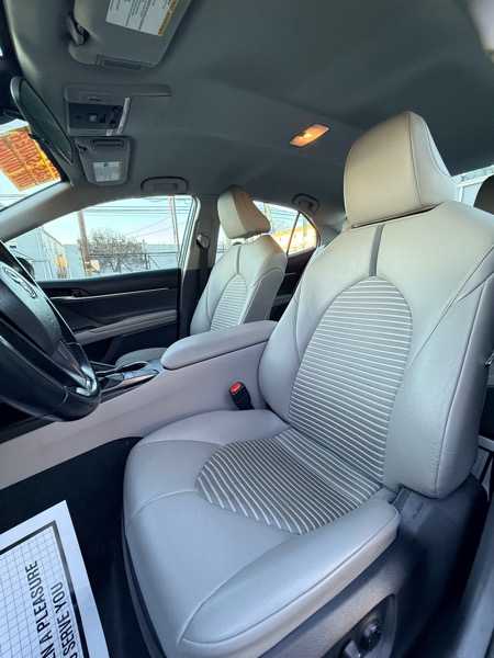 Toyota Camry SE 2022