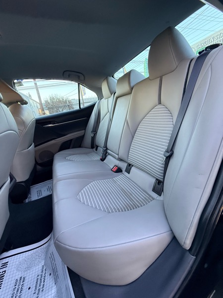 Toyota Camry SE 2022