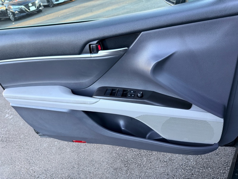 Toyota Camry SE 2022