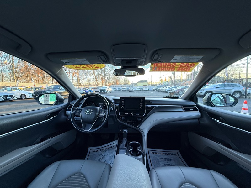 Toyota Camry SE 2022