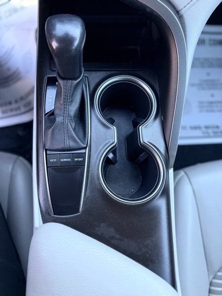 Toyota Camry SE 2022