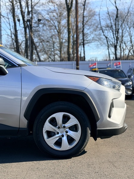 Toyota RAV4 LE 2021