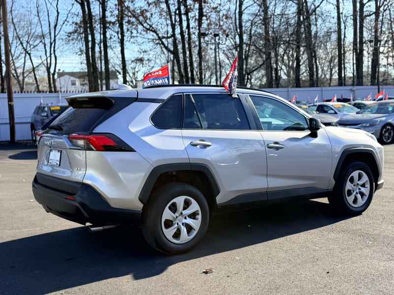 Toyota RAV4 LE 2021
