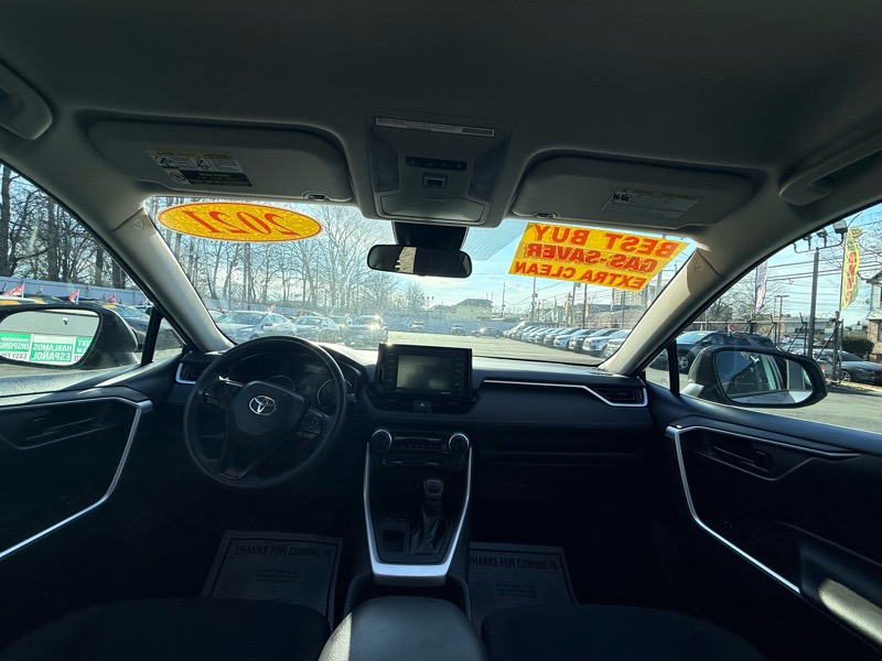 Toyota RAV4 LE 2021