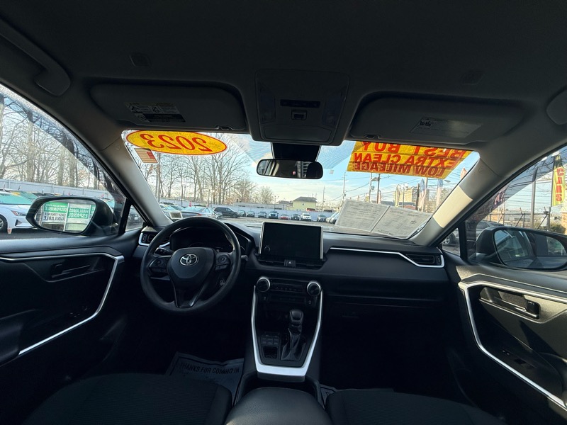 Toyota RAV4 LE AWD 2023