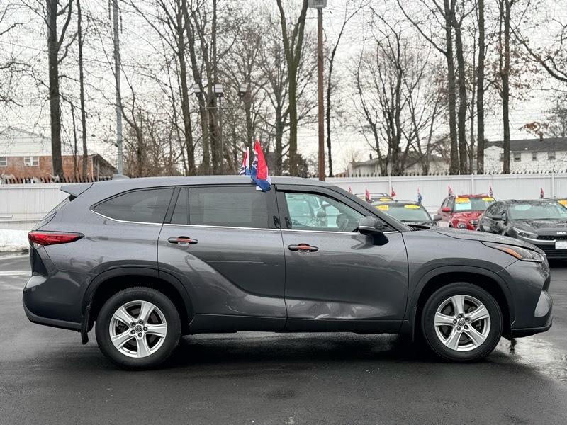 Toyota Highlander LE AWD V6 2021