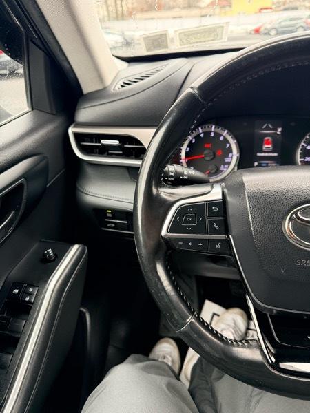 Toyota Highlander LE AWD V6 2021