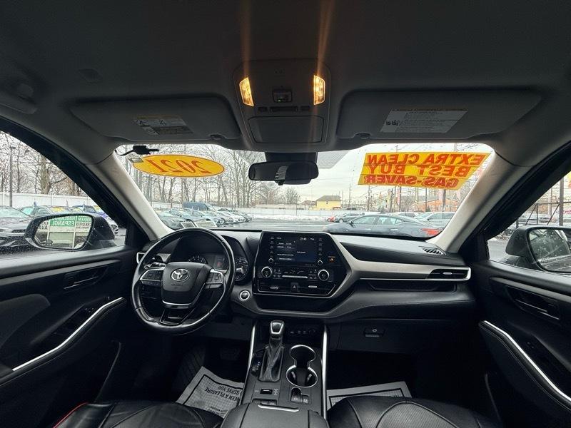 Toyota Highlander LE AWD V6 2021