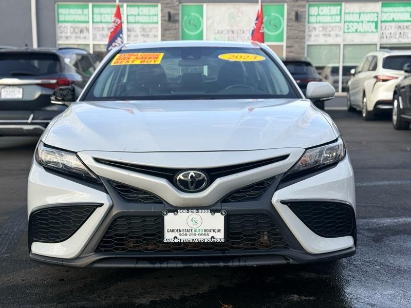 Toyota Camry SE 2023