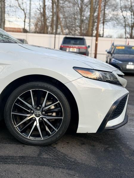 Toyota Camry SE 2023
