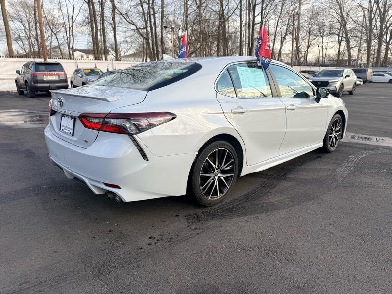 Toyota Camry SE 2023