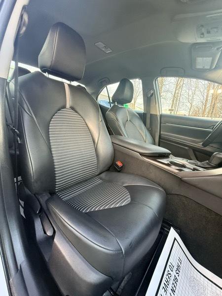 Toyota Camry SE 2023