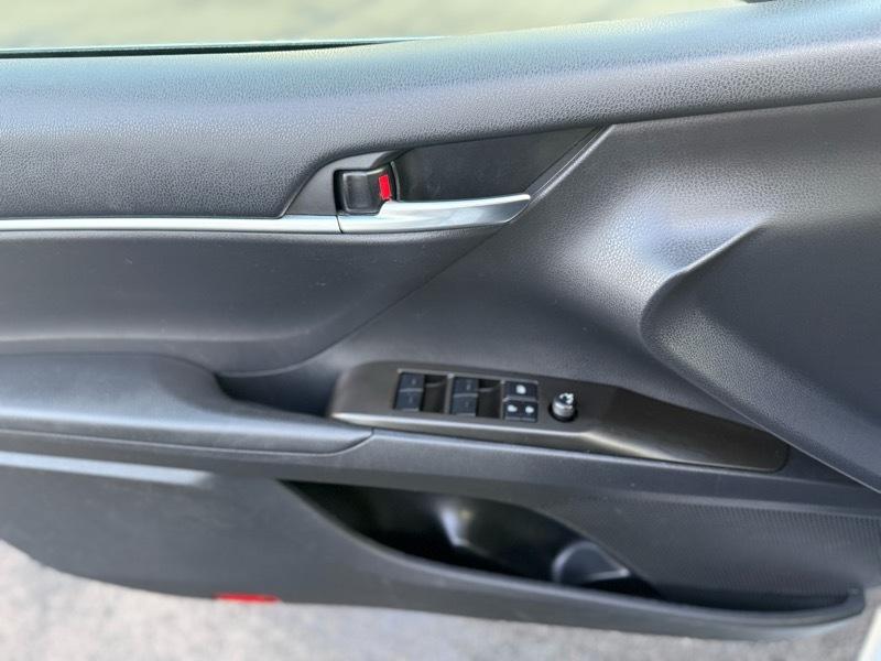 Toyota Camry SE 2023